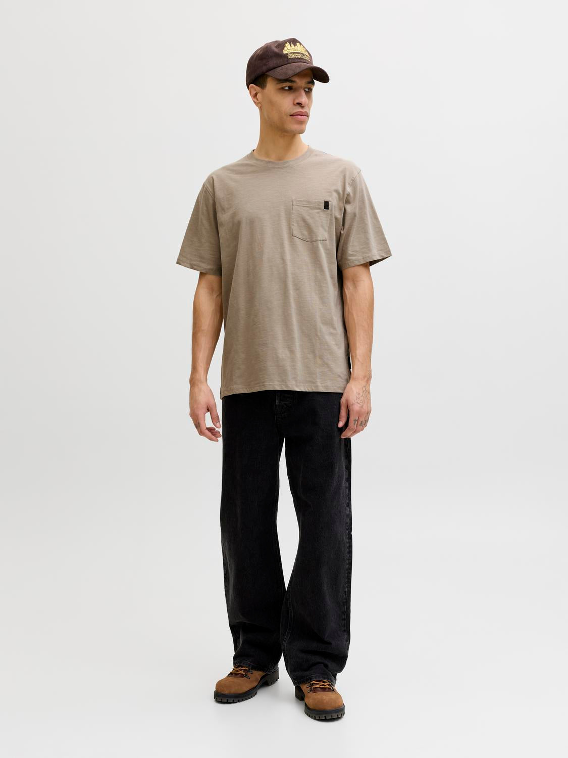 model_shot-front_full